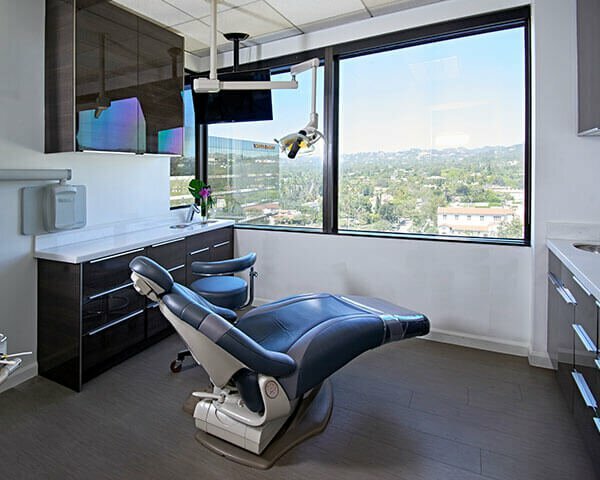 Rifkin Raanan Beverly Hills Cosmetic Dentistry dentist consulting with a patient